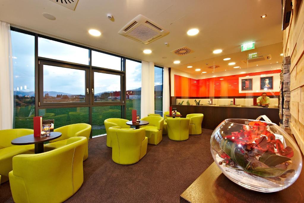 Mt Hotel Zeltweg Extérieur photo